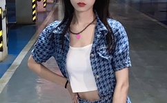 美女模特直播丰胸全程